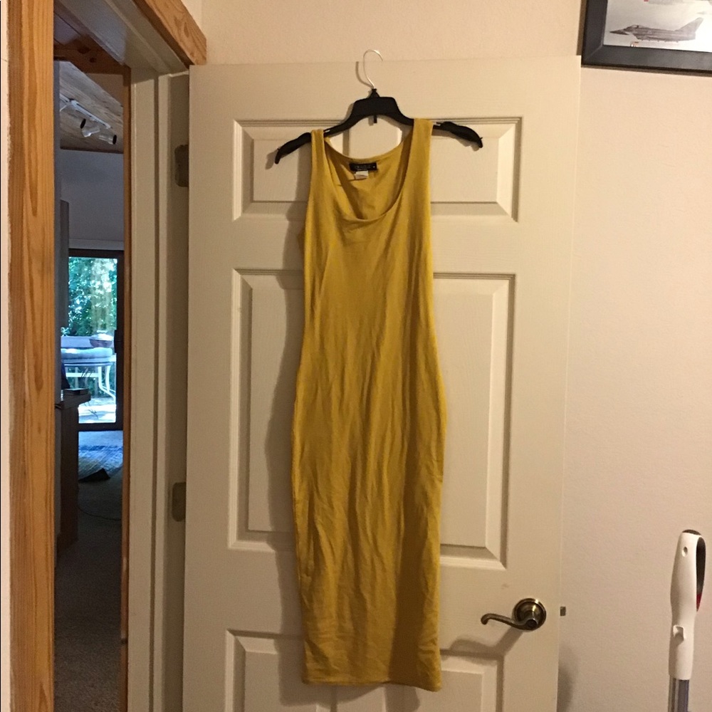 Slimming yellow dress!